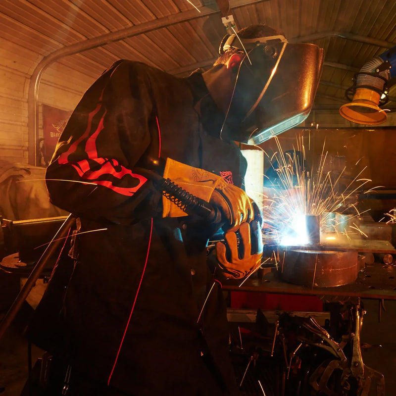 Chaqueta Para Soldador Negra Con Llamas Rojas BSX Black Stallion BX9C