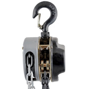Garrucha manual Weston Tools M-01080 gris y negra con gancho superior y cadenas sobre fondo blanco - DIBAMEX