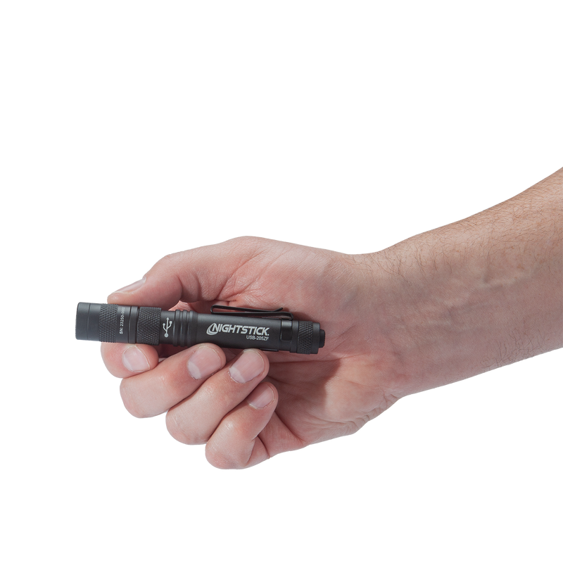 Linterna de Bolsillo Recargable USB-C 200 Lúmenes Zoom IP54 — Nightstick USB-205ZF