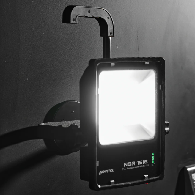 Luz De Escena LED Magnética 12,500 Lúmenes - Nightstick NSR-1518